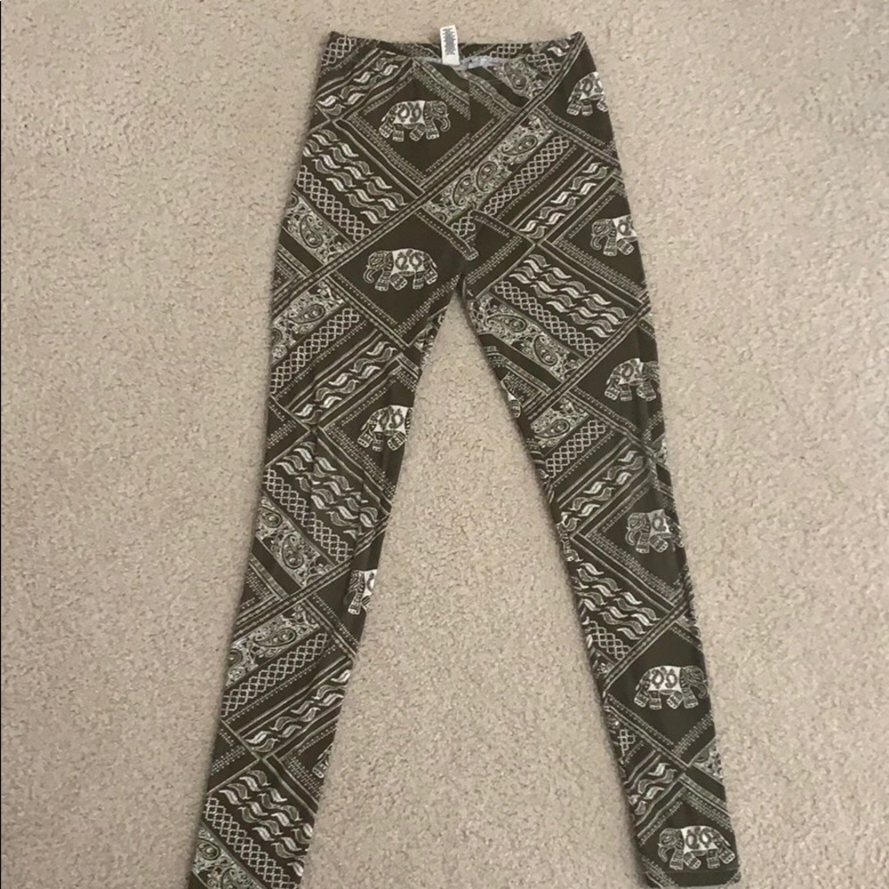 Deep green and white elephant legging.